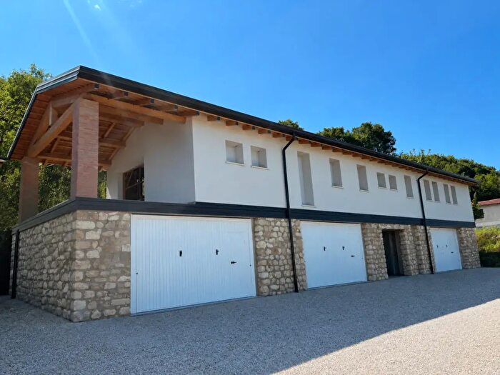 Casa quadrilocale in vendita in Via Borgomale, Orgiano