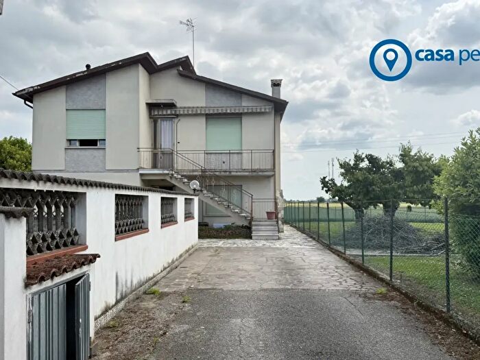 Casa quadrilocale in vendita in Via San Pietro Martire, Pontecchio Polesine