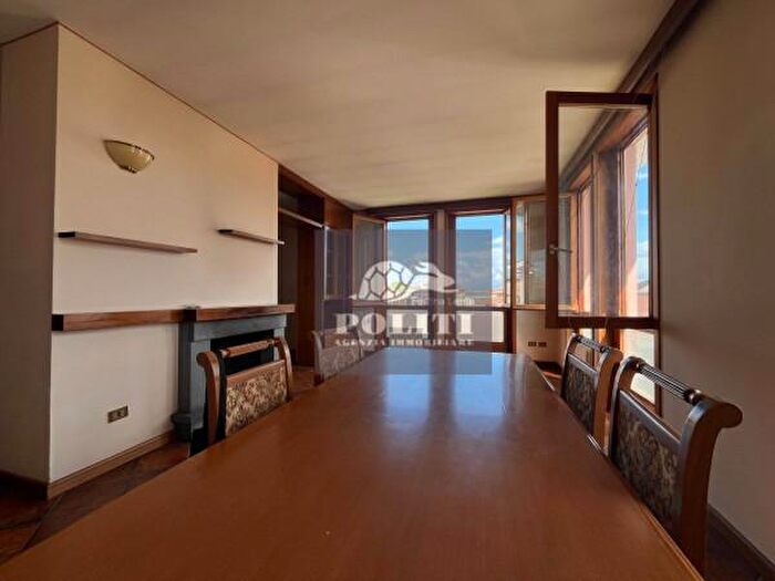 Appartamento con 6 locali in vendita in Via Contrada Nuova, San Miniato