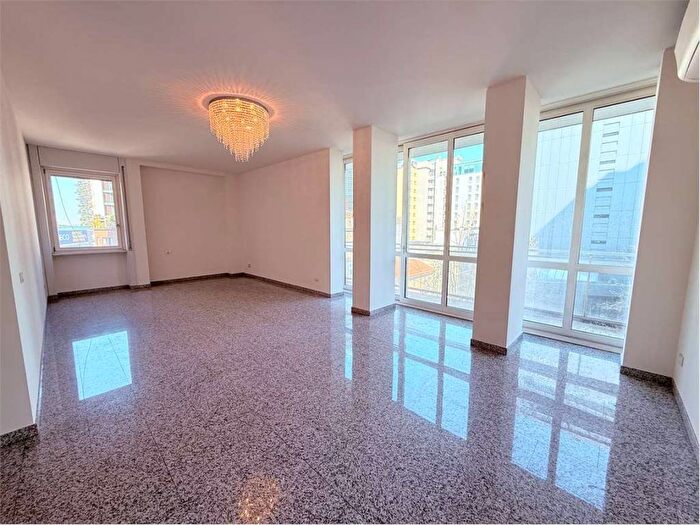 Appartamento quadrilocale in affitto in Via Gustavo Fara, Centrale, Milano