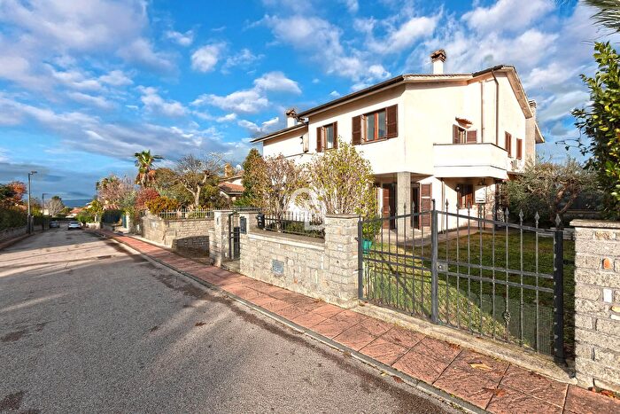 Casa trilocale in vendita in Via Aldo Moro, Bomarzo