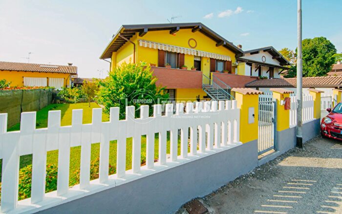 Appartamento trilocale in vendita in Via Cavone, Gambolo