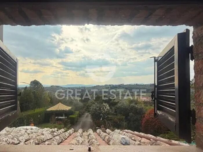Appartamento con 6 locali in vendita in Il Campo, Siena