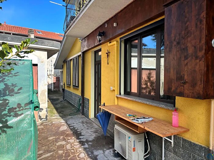 Casa bilocale in vendita in Via Acerbi, Castano Primo