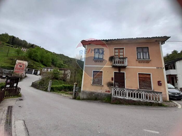 Casa con 8 locali in vendita in Via Ertele, Valli Del Pasubio