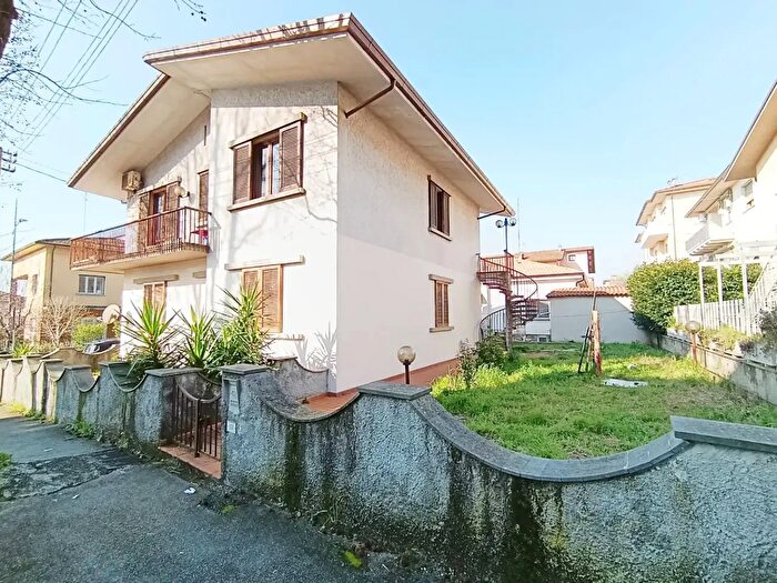Casa trilocale in vendita in Via Abruzzo, Montecatini Terme