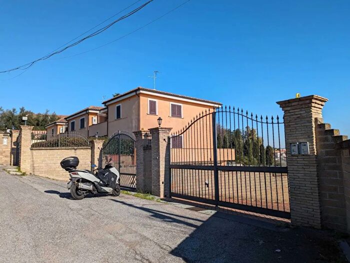 Appartamento bilocale in affitto in Via della Maglianella, Roma
