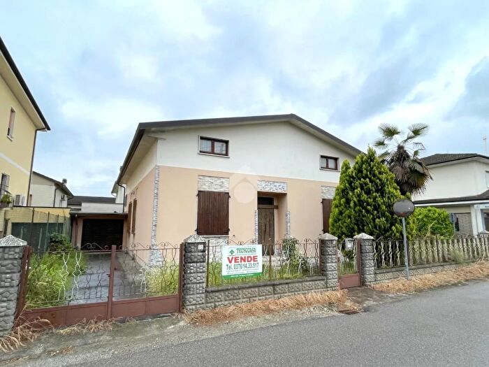Casa trilocale in vendita in Viale Lombardia, Canneto SullOglio