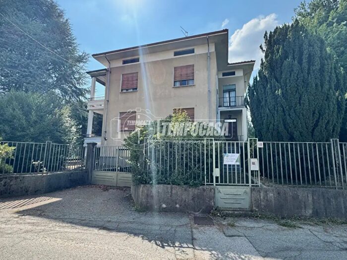 Casa con 10 locali in vendita in Strada Cascina Cortella, Biella