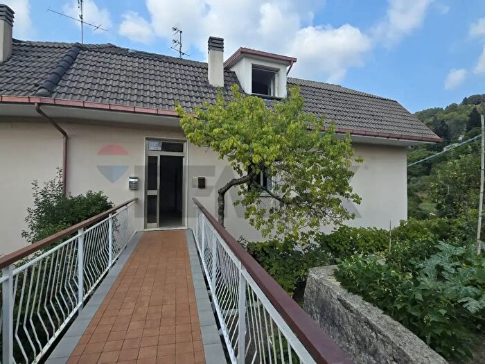 Appartamento con 5 locali in vendita in Varese Ligure