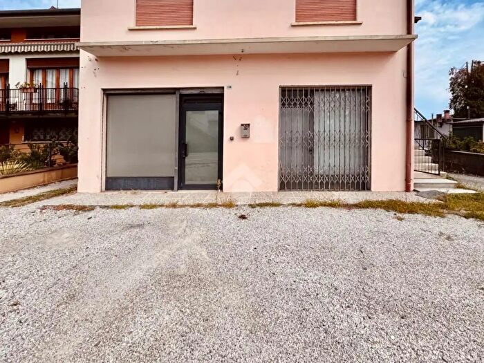 Appartamento con 6 locali in vendita in Via Roma, Vidor
