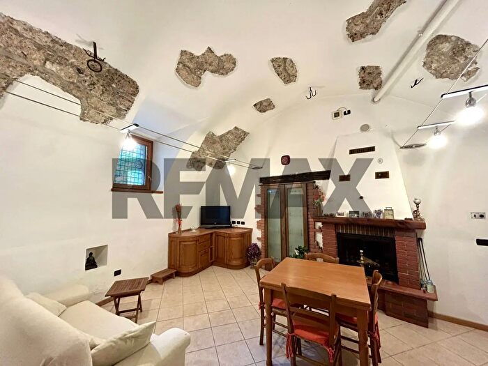Appartamento trilocale in vendita in Riva Di Solto
