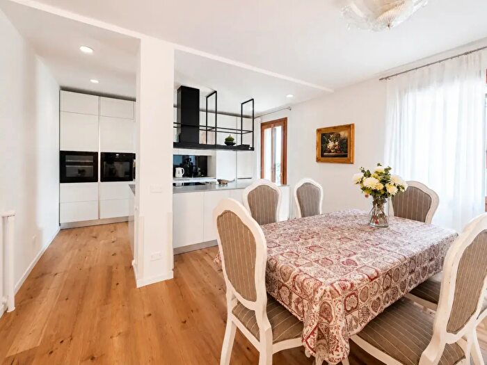 Casa con 5 locali in vendita in Montegrotto Terme
