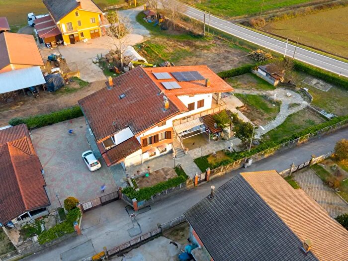 Casa con 10 locali in vendita in Pralormo