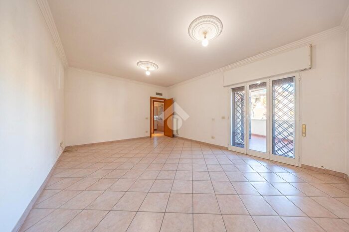 Appartamento trilocale in vendita in Via Delia, Roma