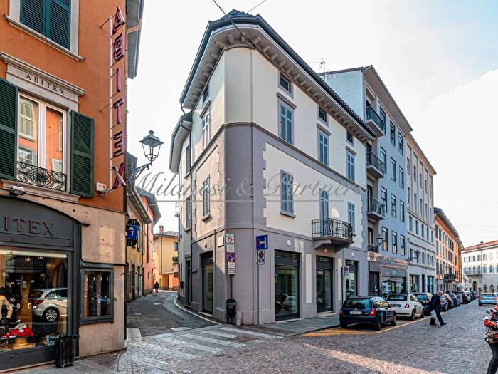 Appartamento quadrilocale in affitto in Via Dei Cappuccini, Borgo Palazzo, Bergamo