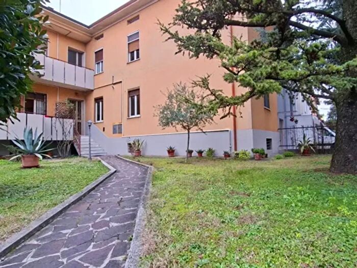 Appartamento trilocale in vendita in Via Faustino Tanara, Parma