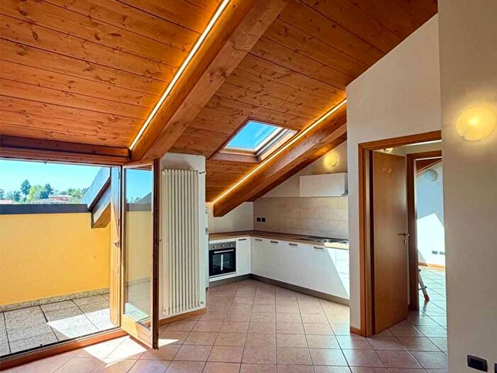 Appartamento bilocale in affitto in Via Giuseppe Mazzini, Villa Guardia