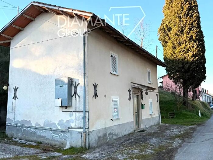 Casa quadrilocale in vendita in Gubbio