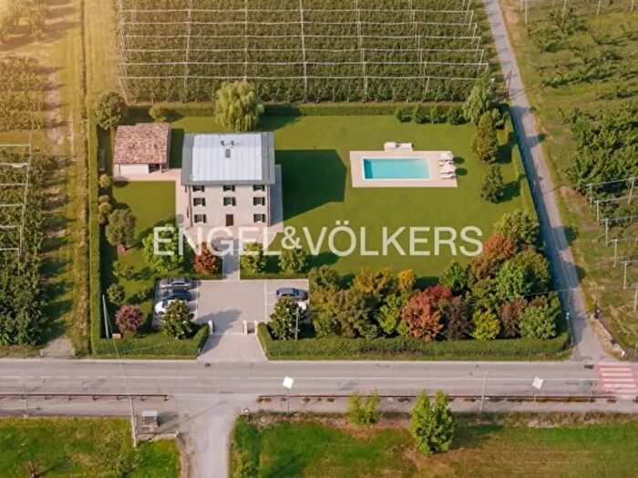 Casa con 6 locali in vendita in Via Aprile, Savignano Sul Panaro