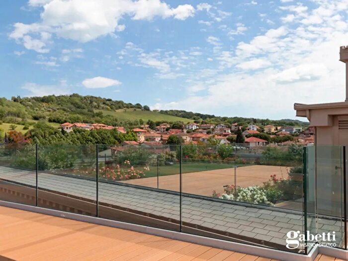 Appartamento trilocale in vendita in Via Romagna, Gabicce Mare