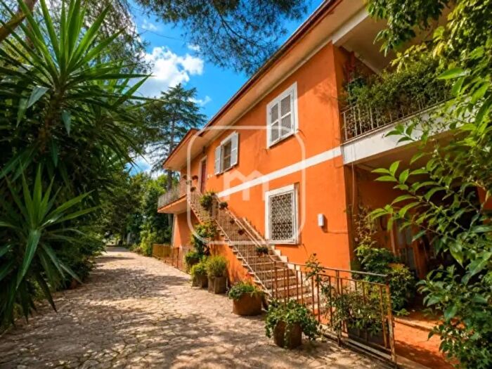 Casa con 6 locali in vendita in Via Villetta Barrea, Roma