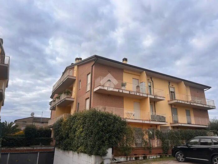 Appartamento trilocale in vendita in Via Dante Alighieri, Deruta