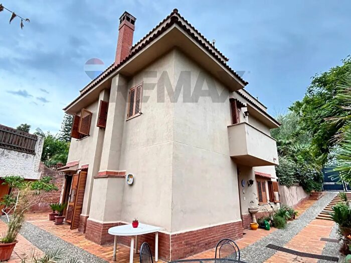 Casa con 7 locali in vendita in Vicolo Felice, Palermo
