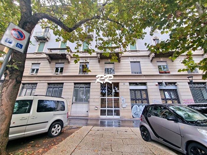 Appartamento trilocale in affitto in Via Valtellina, Isola, Milano