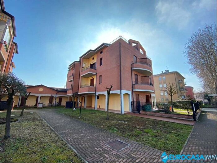 Appartamento quadrilocale in affitto in via sant'antonio, Sant'antonio In Mercadello, Novi di Modena