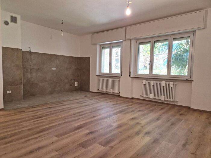 Appartamento trilocale in affitto in Via Giuseppe Girardini, Volpe Villalta, Udine