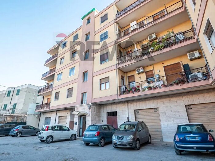 Appartamento con 9 locali in vendita in Corso Vittorio Emanuele, Floridia