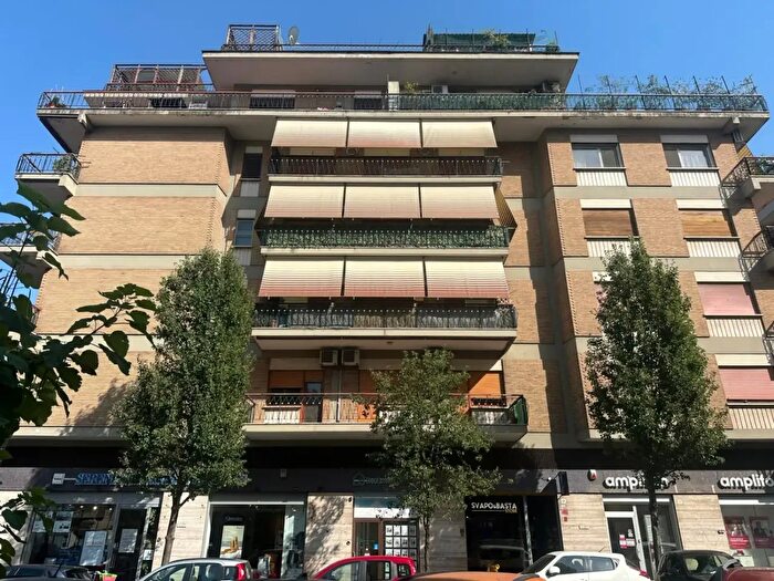 Appartamento quadrilocale in vendita in Via Aristide Leonori, Roma