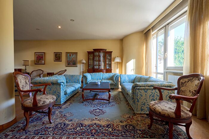 Casa con 19 locali in vendita in Empoli