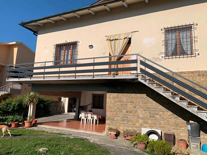 Casa con 9 locali in vendita in Via Machiavelli, Vinci