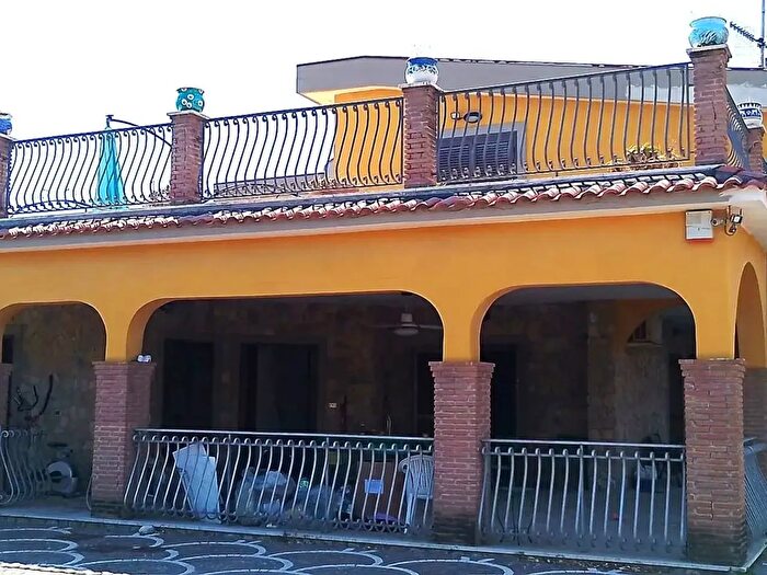Casa con 7 locali in affitto in Via Salvatore Allende, Salerno