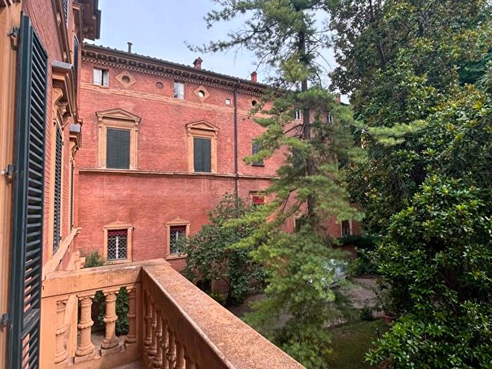 Appartamento quadrilocale in affitto in Via delle Donzelle, Centro Storico, Bologna