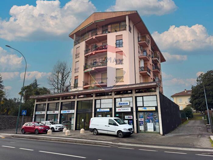 Appartamento trilocale in affitto in Centro, Arona