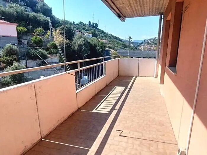 Appartamento con 5 locali in vendita in Via dei Mirti, Imperia