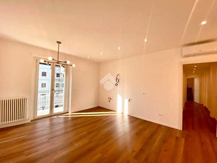 Appartamento trilocale in vendita in Viale Marco Fulvio Nobiliore, Roma