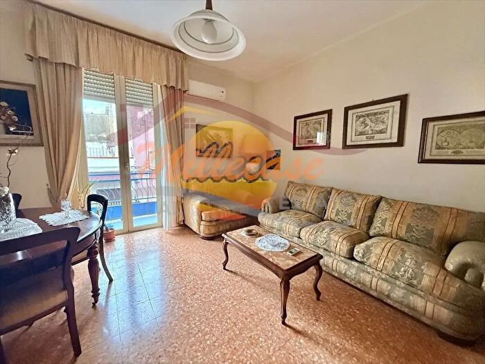 Appartamento trilocale in vendita in Via Daniele Monteleoni, Siracusa