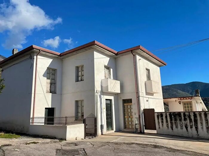 Casa quadrilocale in vendita in Via Garibaldi, Piedimonte San Germano