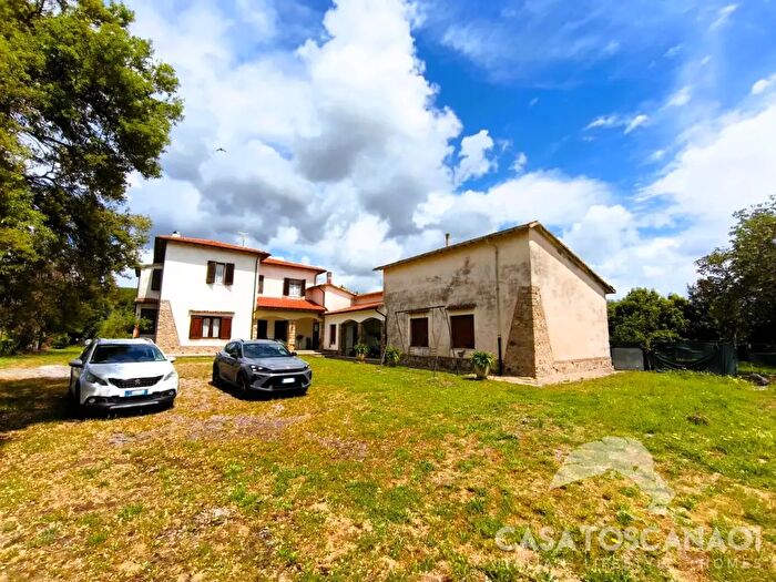 Casa con 20 locali in vendita in Roccastrada