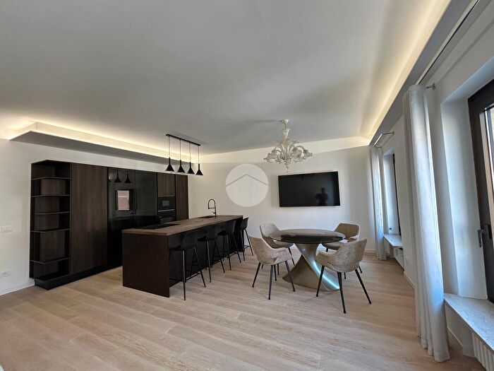 Appartamento trilocale in vendita in Stradone Porta Palio, Verona