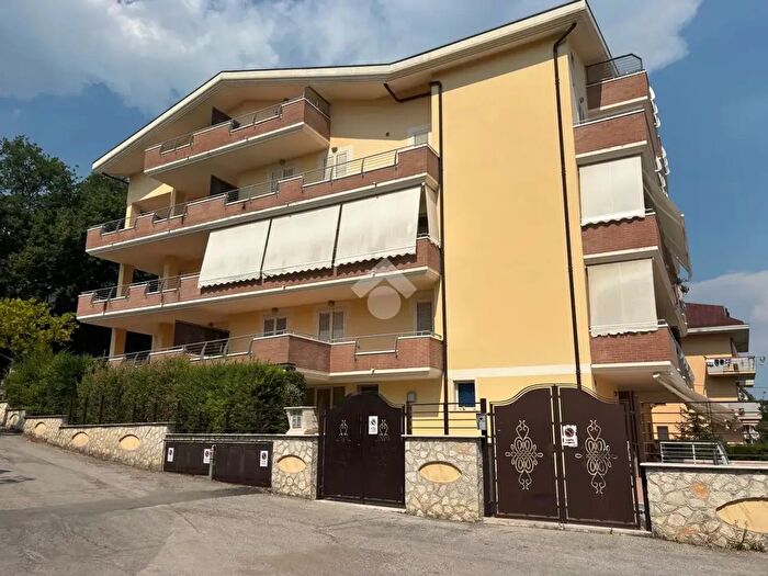 Appartamento trilocale in vendita in Via Livorno, Castellalto