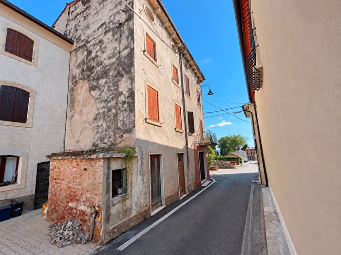Casa con 6 locali in vendita in Piazza Rimembranza, San Briccio, Lavagno