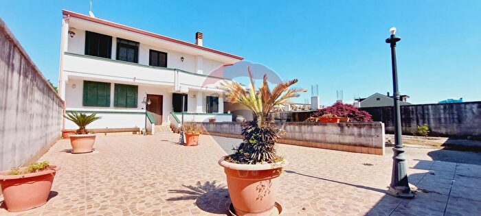 Casa con 9 locali in vendita in Via Capitano Alberto Bizzarri, Calvi Risorta