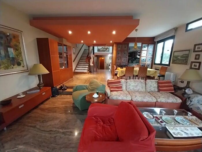 Appartamento con 6 locali in vendita in Carrara