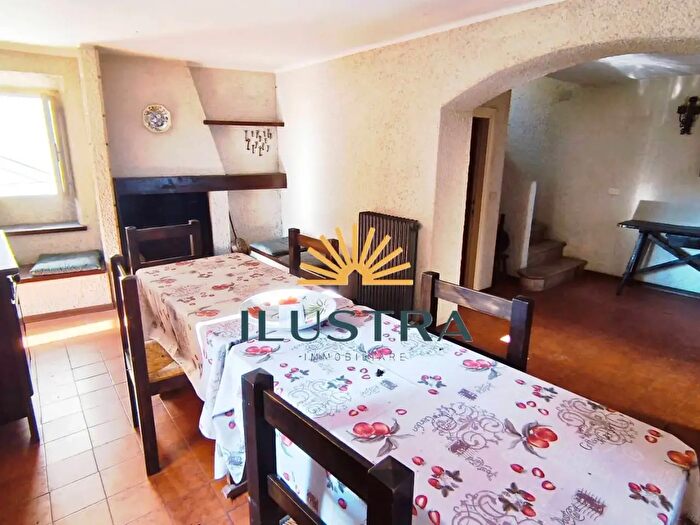 Casa con 8 locali in vendita in Corso Bonfini, Montalto Delle Marche