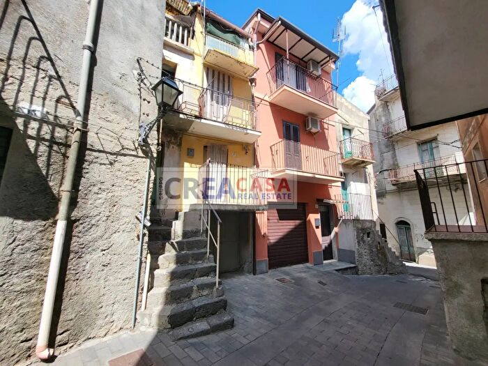 Casa con 5 locali in vendita in Via Luciano Manara, Francavilla Di Sicilia